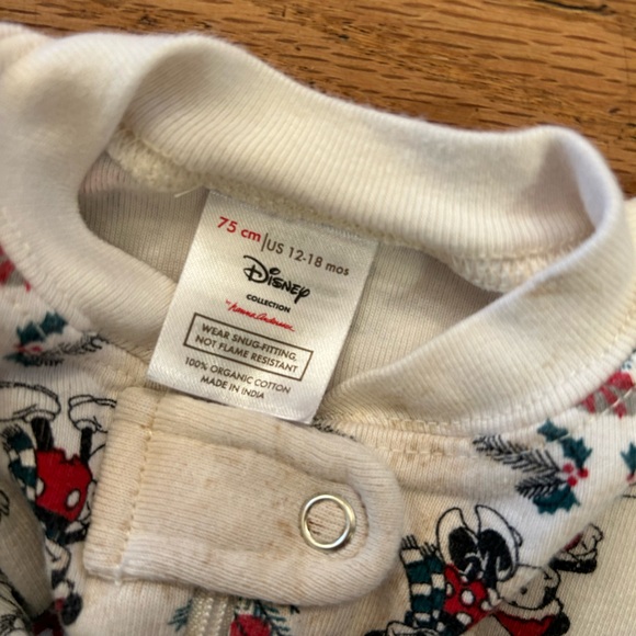 Hanna Andersson Christmas Onesies Lot of Four Disney Pajamas 12-18 months - Picture 7 of 7